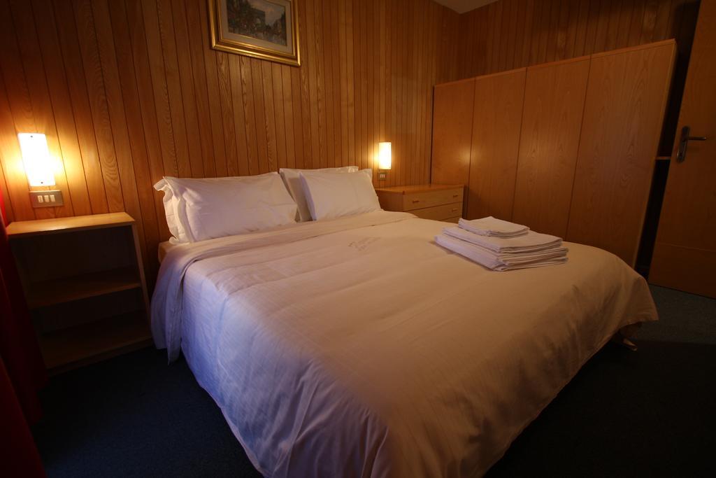 Residence Les Coupoles Champoluc Zimmer foto